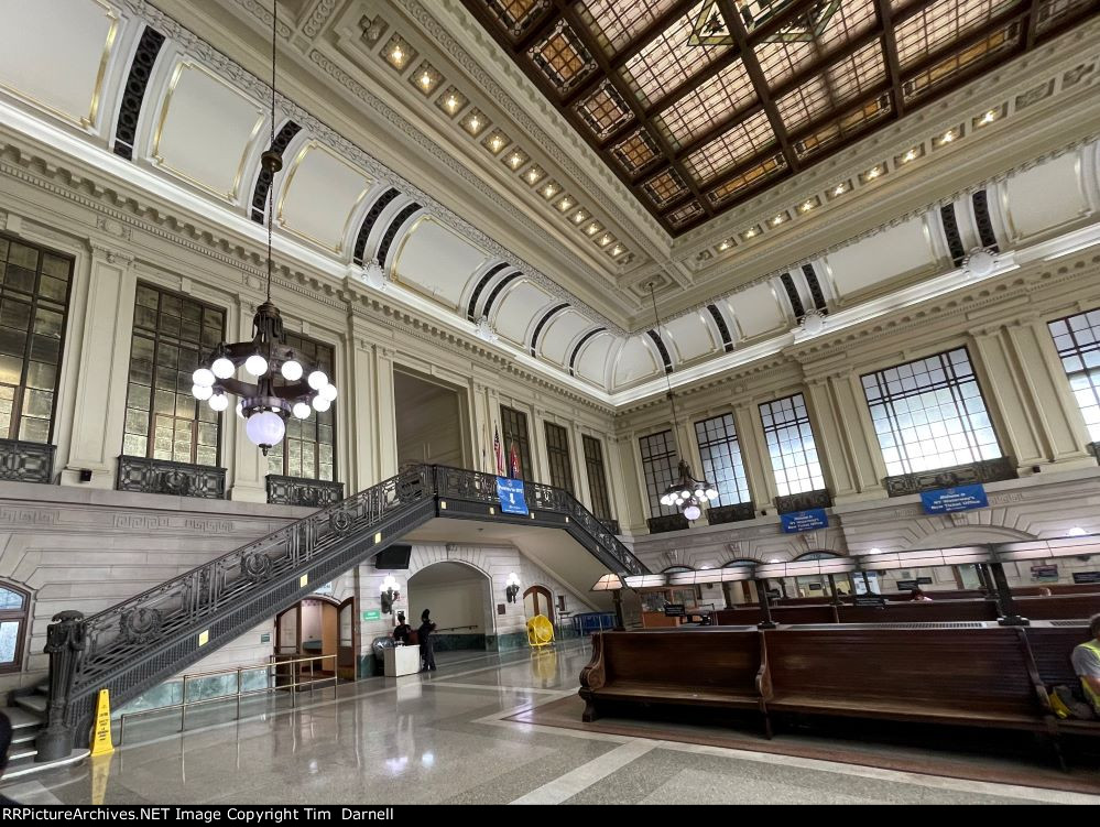 Hoboken waiting room looking toward east exit